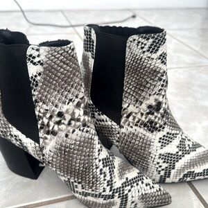Snake print booties, black and white size 7